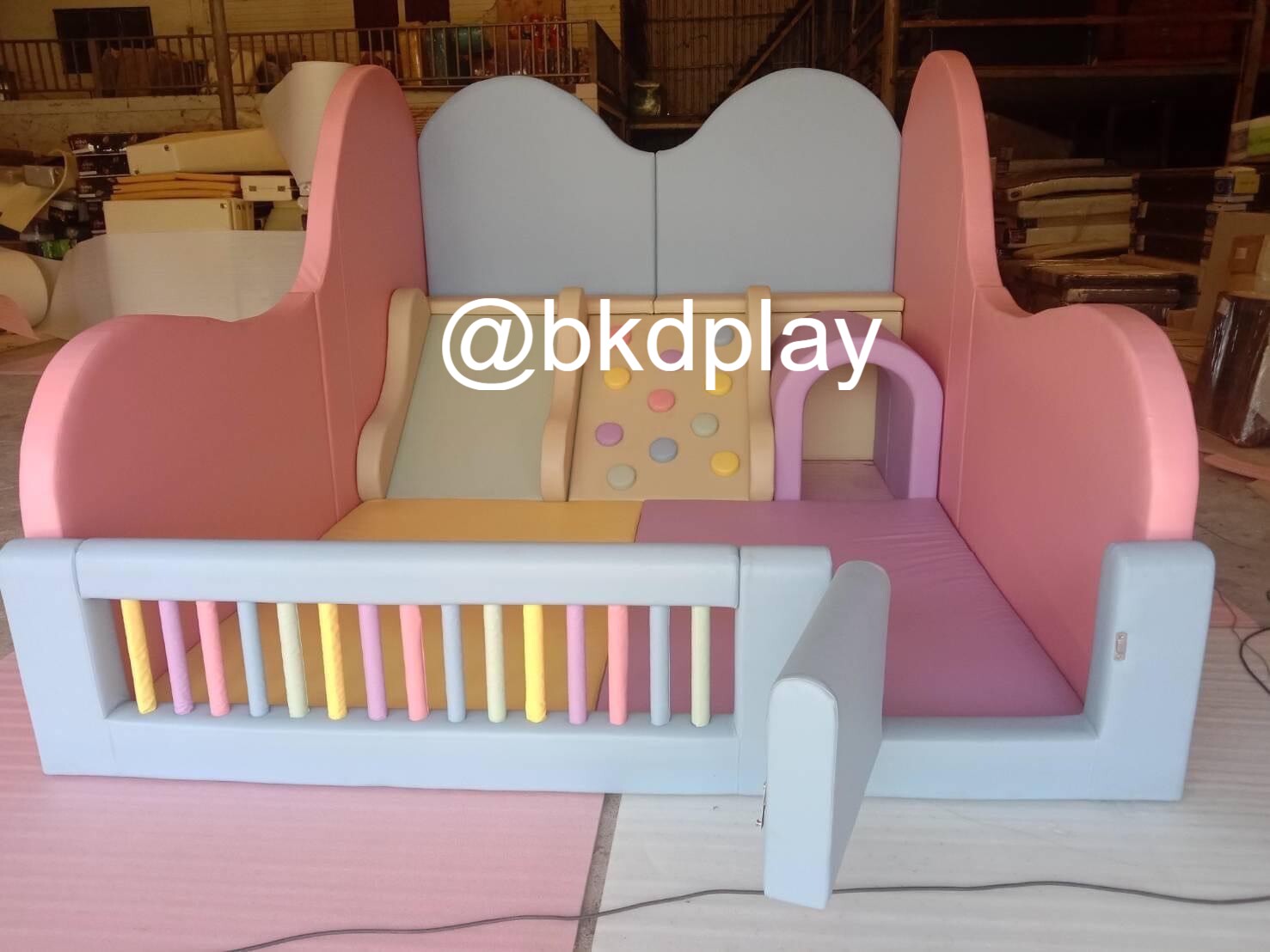 บ้านบอลคลื่นหรรษาพร้อมปีนป่ายอุโมงค์ แถมลูกบอล1500ลูก, มีผนังกันกระแทก kidszone ,สวนสนุกในร่ม ,เบาะหนังนุ่มนิ่ม softplay, indoor playground ,รับสั่งทำบ่อบอล ผลิตห้องบอลเด็ก ตามขนาด