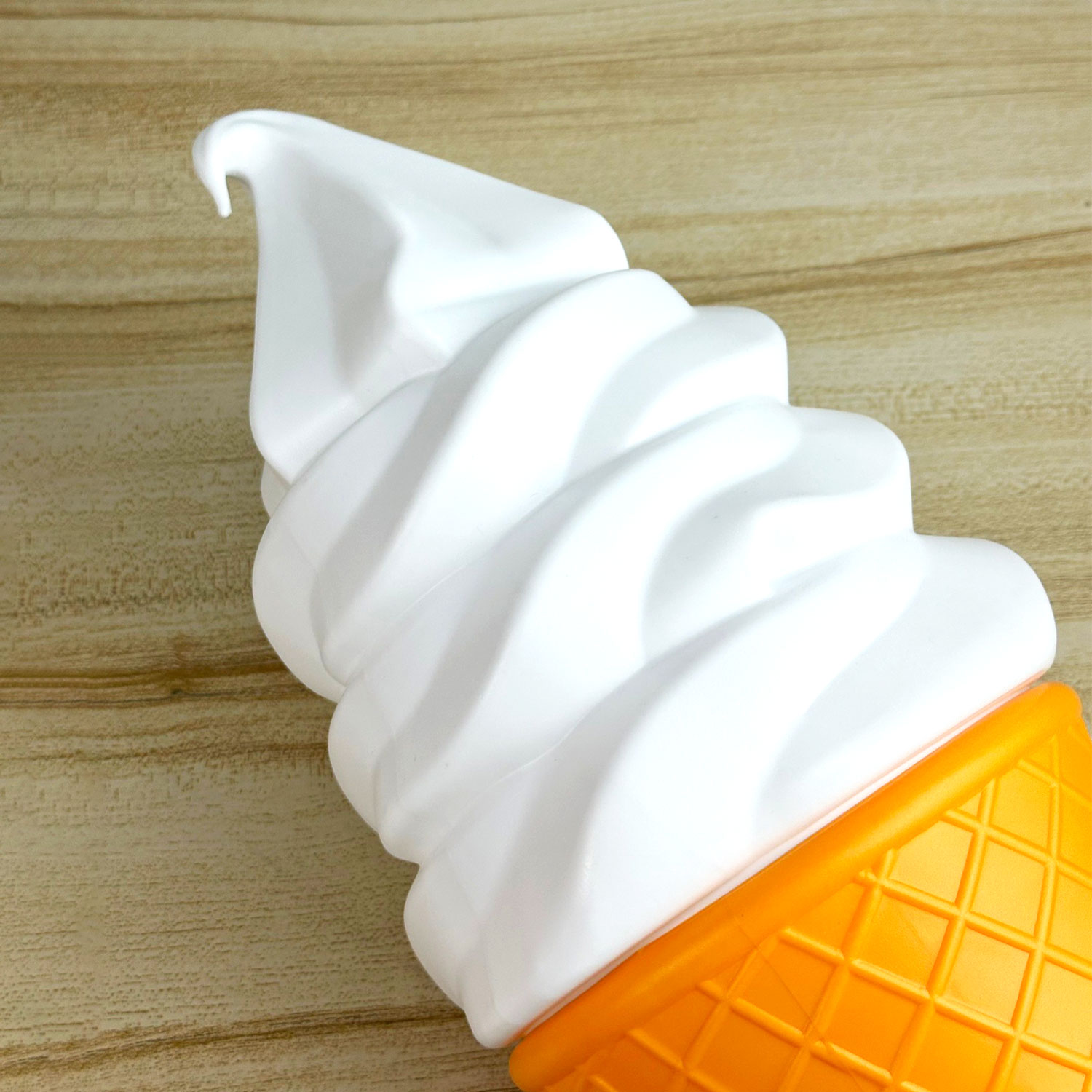 โคมไฟไอศครีม แบบตั้งพื้น พร้อมหลอดไฟ ขนาดความ สูง 60 cm. โมเดลไอศกรีม Light icecream ,Model icecream