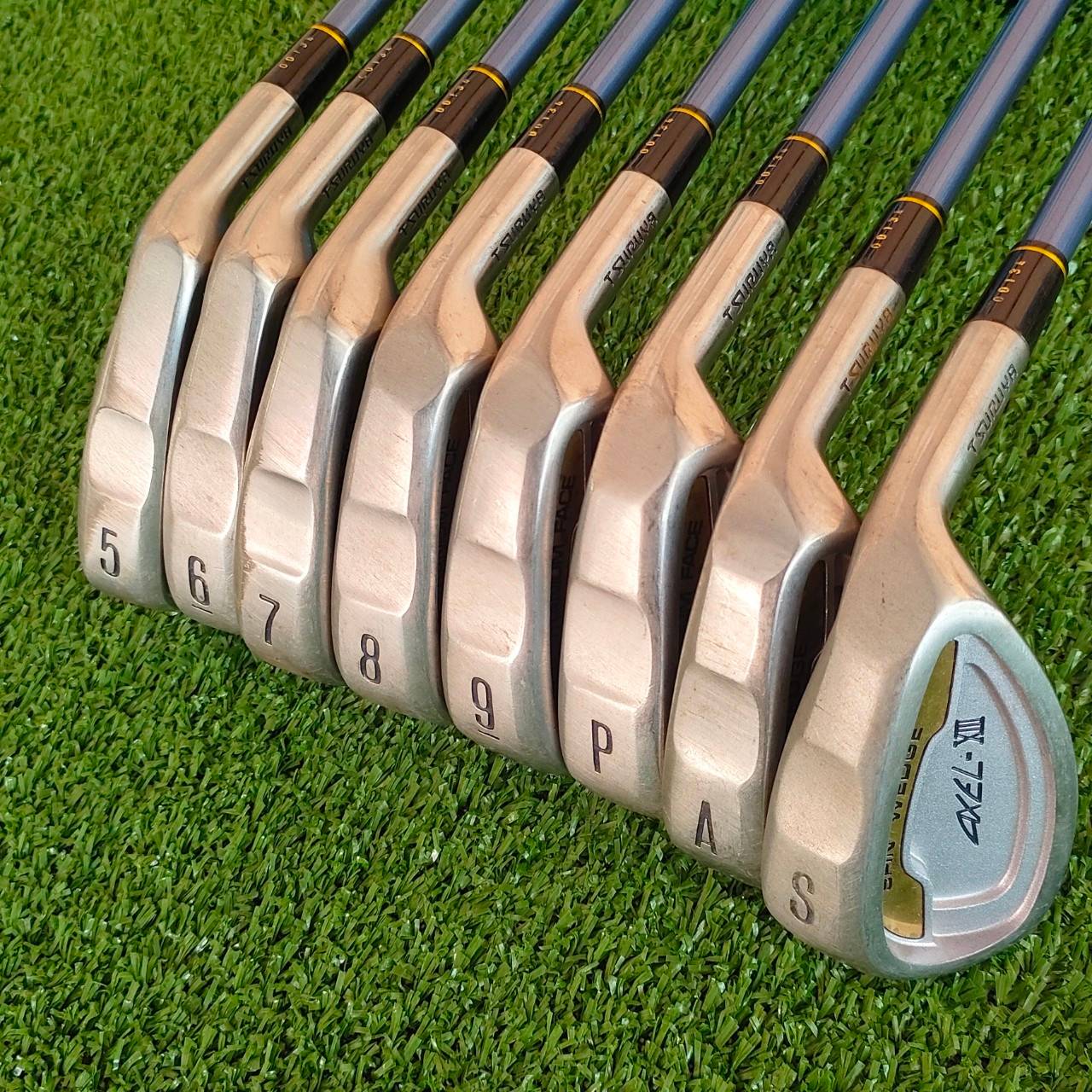 ชุดเหล็ก TSURUYA AXEL - XIII สุดยอดชุดเหล็กหน้าเด้ง หน้าไม้ PURE TITANIUM ที่รูปจะมีแผ่นไทเทเนี่ยมอีกแผ่น มีเหล็ก 5 - 9 เเละ PW AW SW