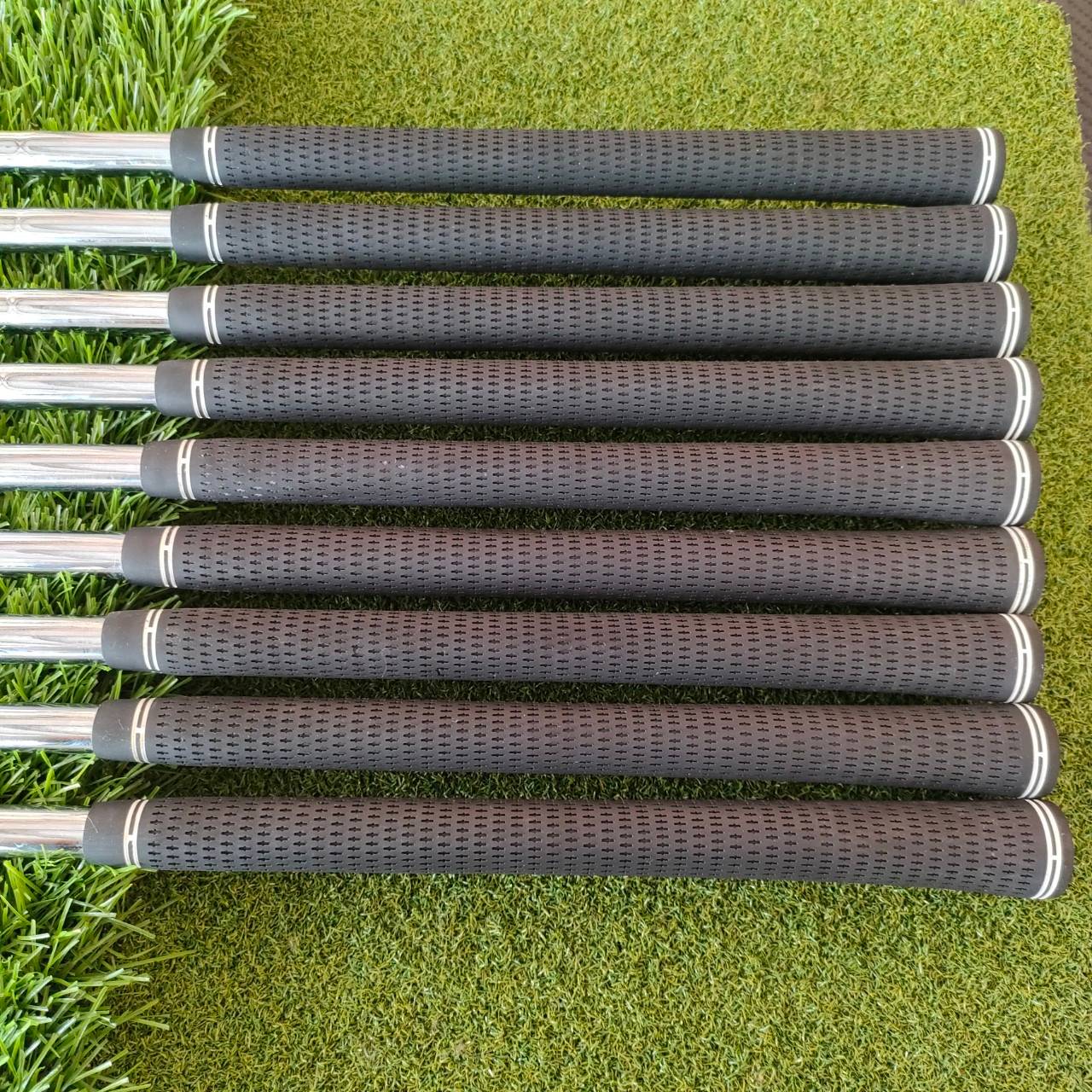 ชุดเหล็ก TAYLORMADE R11 มีเหล็ก 4 - PW AW SW สภาพสวยเลยครับ ตีดี ตีง่าย ตีไกลครับ สวยๆนานๆเข้ามา