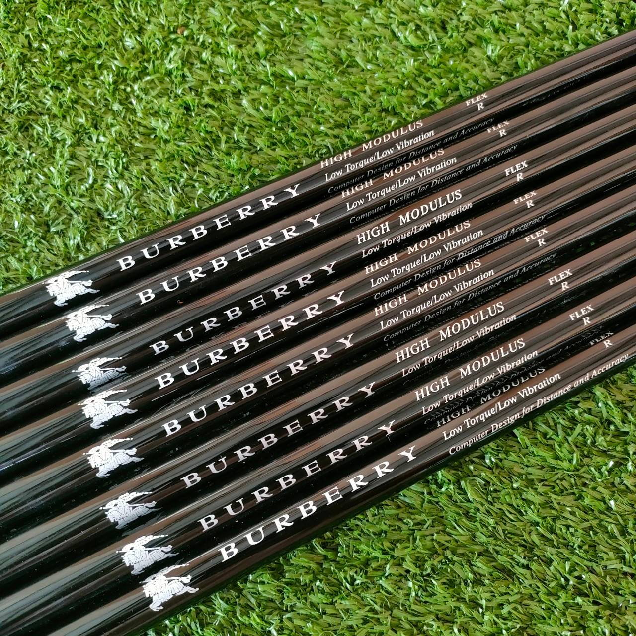 ก้าน BURBERRY ของใหม่!!! ความยาวเฉพาะก้าน 42 นิ้ว FLEX R ก้านสำหรับใส่ FAIRWAY เป็นก้าน HIGH MODULUS GRAPHITE LOW TORQUE / LOW VIBRATION มือหนึ่ง ของแท้ BY NakaraLuxurious