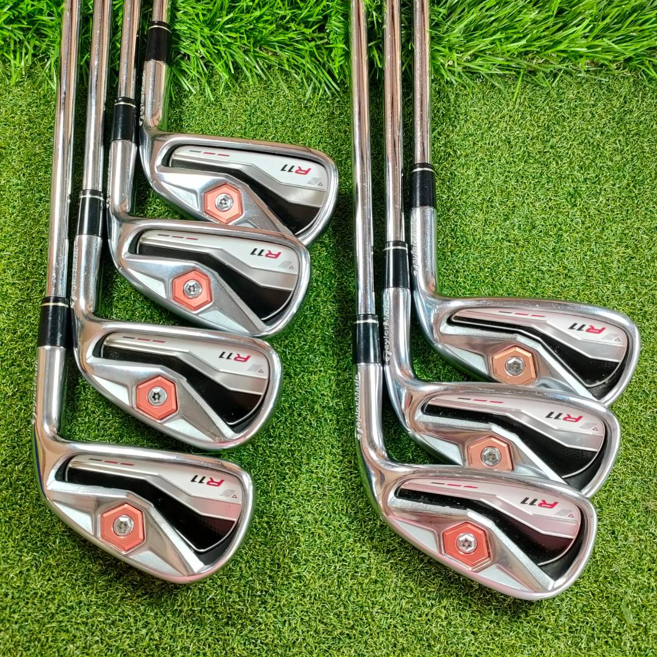 ชุดเหล็ก TAYLORMADE R11 มีเหล็ก 4 - PW สภาพสวยเลยครับ ก้าน N.S.PRO 950GH FLEX R ตีดี ตีง่าย ตีไกลครับ สวยๆนานๆเข้ามา
