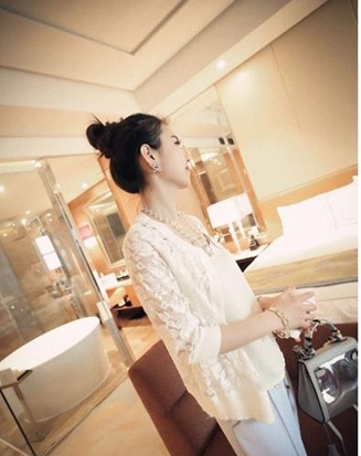 เสื้อคลุมแฟชั่น แขนสามส่วน สีขาว สีชมพู น่ารักๆๆ