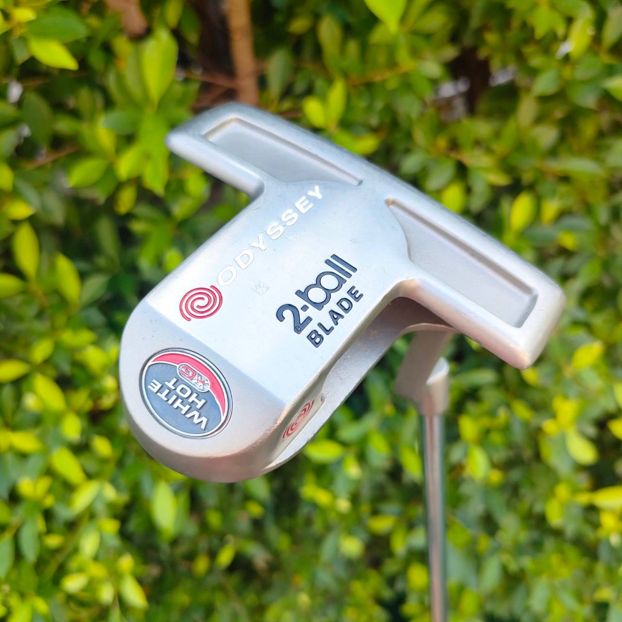 PUTTER ODYSSEY 2-BALL BLADE WHITE HOT XG ความยาว 34 นิ้ว สองบอลเล็งง่าย และเวลาเหวี่ยงจะรู้เลยว่าสโตรค ของเรานั้นเบี้ยวหรือไม่ กริพสวยเดิม สุดยอดเพราะหน้า XG ไม้กอล์ฟมือสอง ของแท้ BY NakaraLuxurious