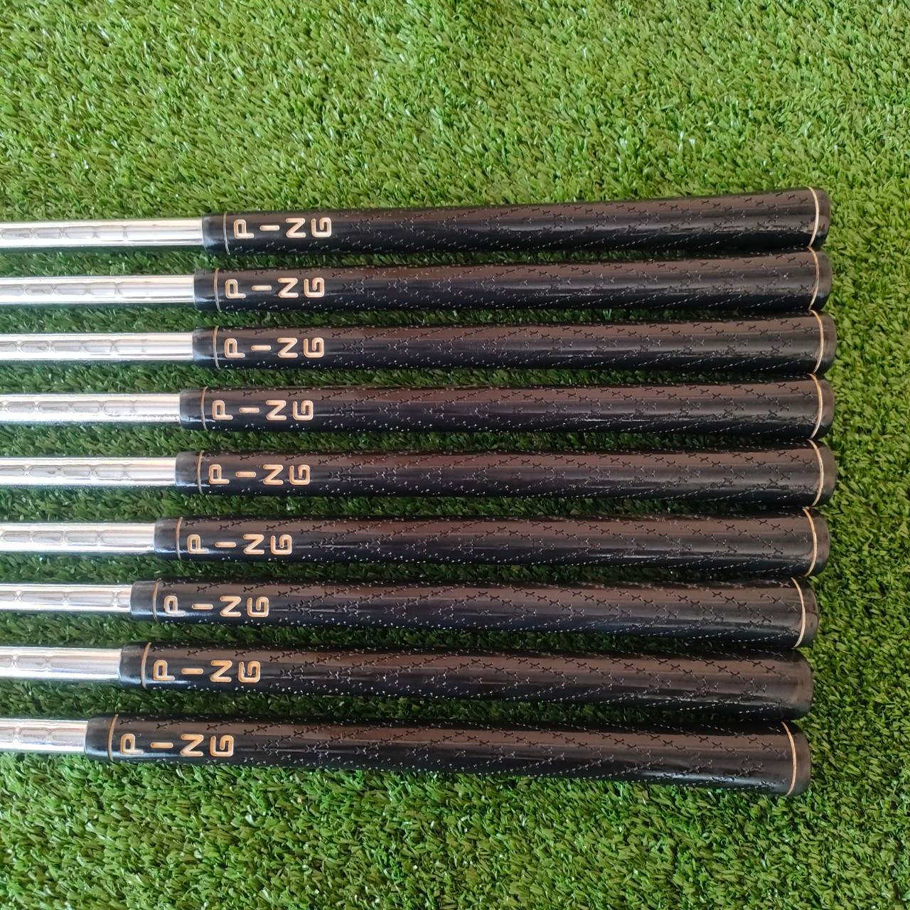 ชุดเหล็ก PING EYE2 + จุดน้ำเงิน มีเหล็ก 3-9 เเละ PW SW ก้าน CUSHIN FLEX R รุ่นนี้เป็นรุ่น + หรือรุ่น PLUS จะตีไกลกว่าปกติ ไม้กอล์ฟมือสอง ของแท้ BY NakaraLuxurious