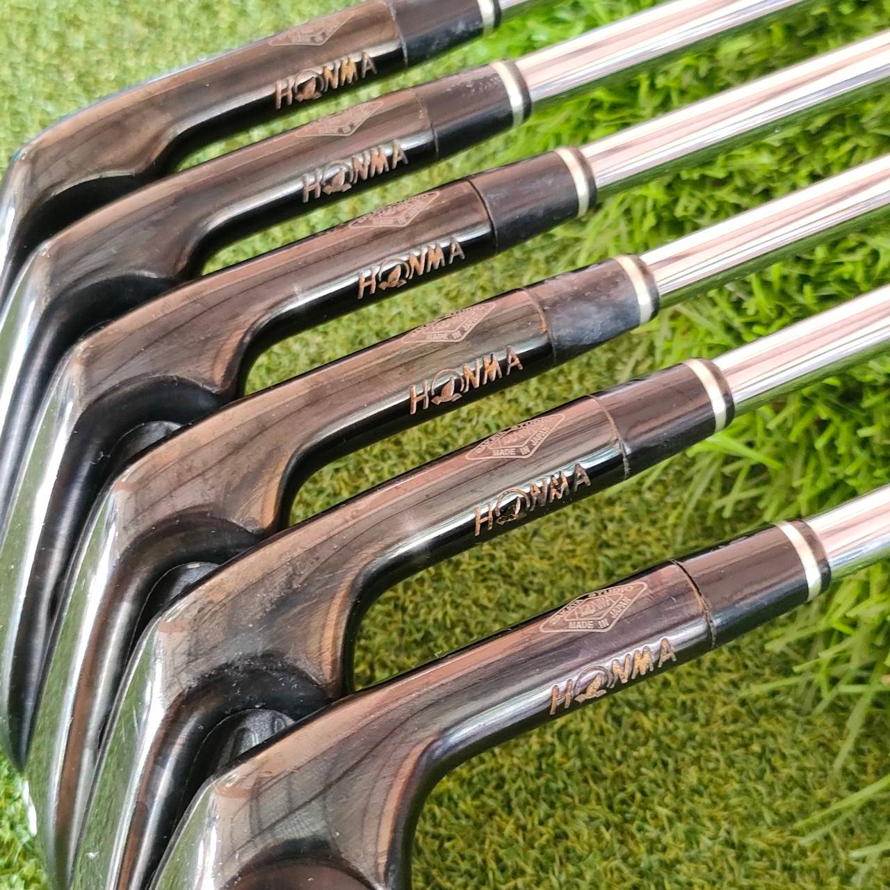 ชุดเหล็ก HONMA BERES PRO BLACK IP รุ่น LIMITED หายากจัด สวยหวานเจี๊ยบ มีเหล็ก 5 - 10 ทั้งหมด 6 ชิ้น ก้าน N.S.PRO 1050 GH FLEX S สุดๆแบบนี้นานๆเข้ามาทีครับ จัดด่วน!!!