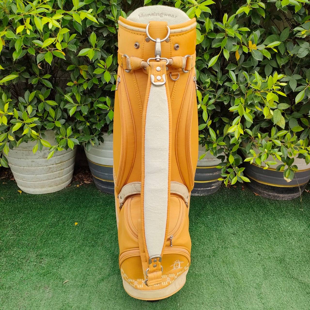 ถุงกอล์ฟ MANSINGWEAT มือสอง ถุงสีสวยมาก วัสดุดีมากๆครับ หรูหรามาก ภายในบุกำมะหยี่ แบรนด์ดี ราคาของใหม่แพงมาก