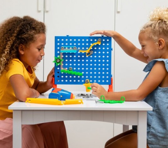 ชุดออกแบบและเจาะสร้างเขาวงกต ของเล่นเสริมพัฒนาการ, ของเล่นเด็กอนุบาล, สื่อการสอนเด็กอนุบาล วัสดุและสี ปลอดภัยต่อเด็ก มีมาตรฐาน มอก. ตามที่ สพฐ. กำหนด