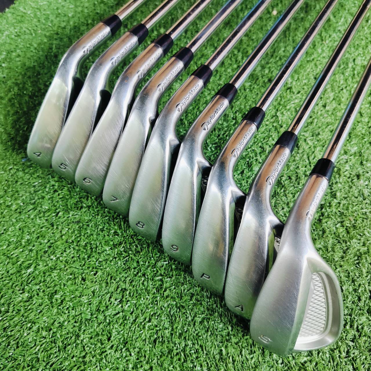 ชุดเหล็ก Taylormade R360 XD ก้านเหล็ก Taylormade FLEX R รุ่น XD เป็นรุ่นหน้าเด้ง ตีไกลมากๆ และชุด 360 เป็นใบใหญ่ตีง่ายที่สุด ฟีลลิ่งที่แสนนุ่มนวล สภาพสวยงามค่ะ ไม้กอล์ฟพรีเมี่ยมมือสอง ของแท้ By NakaraLuxurious