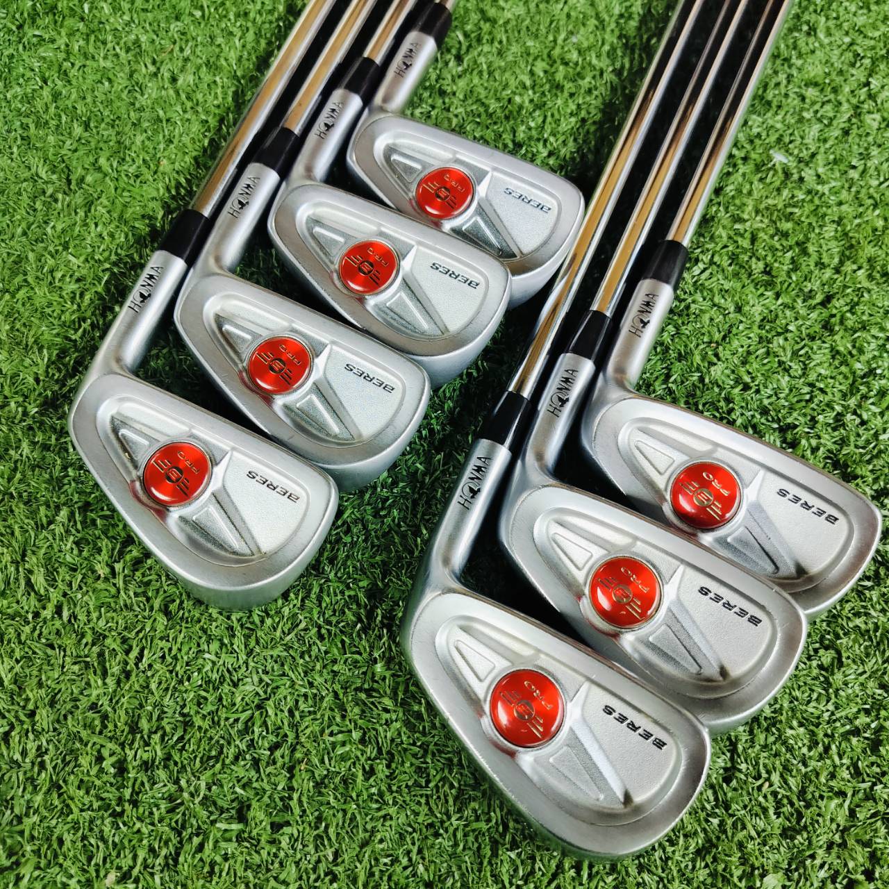 ชุดเหล็ก HONMA BERES PRO เหล็ก FORGED จาก JAPAN SAKATA ถ้าแบรนด์ระดับ HONMA ทำเหล็ก FORGED แบบมันส์ๆ ที่เป็นตระกูล TOP ระดับ BERES ต้องมีอะไรดีกว่าตระกูล TOUR WORLD แน่นอน ไม้กอล์ฟพรีเมี่ยมญี่ปุ่นมือสอง ของแท้ By NakaraLuxurious