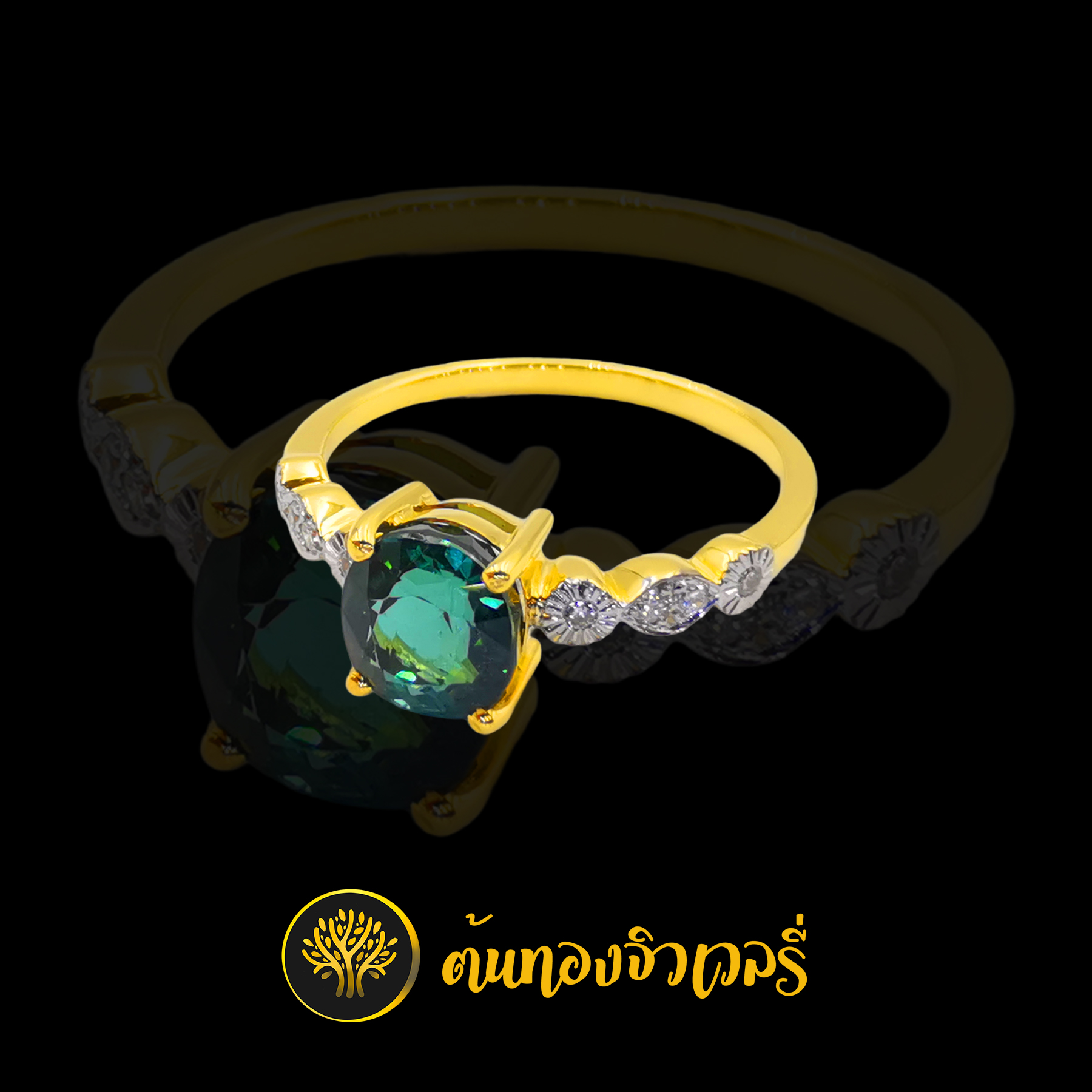 แหวนพลอยเขียว ก้านฝังเพชรข้างละ3เม็ด งามๆแบบพอดีๆ