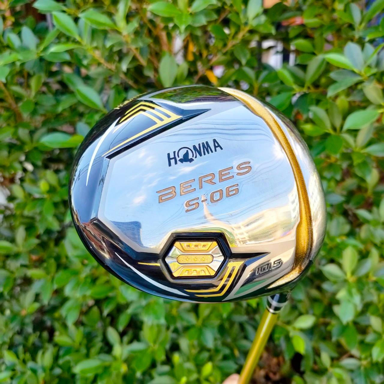 DRIVER HONMA BERES S-06 องศา 10.5 ก้าน ARMRQ X FLEX R รุ่นนี้สุดยอดของสุดยอดพรีเมี่ยม ก้าน 3 ดาว ดีกว่าก้านในตลาด ทั่วไปเป็นอย่างมากก และ มีราคาแพงมากๆครับ คุ่มสุดๆ