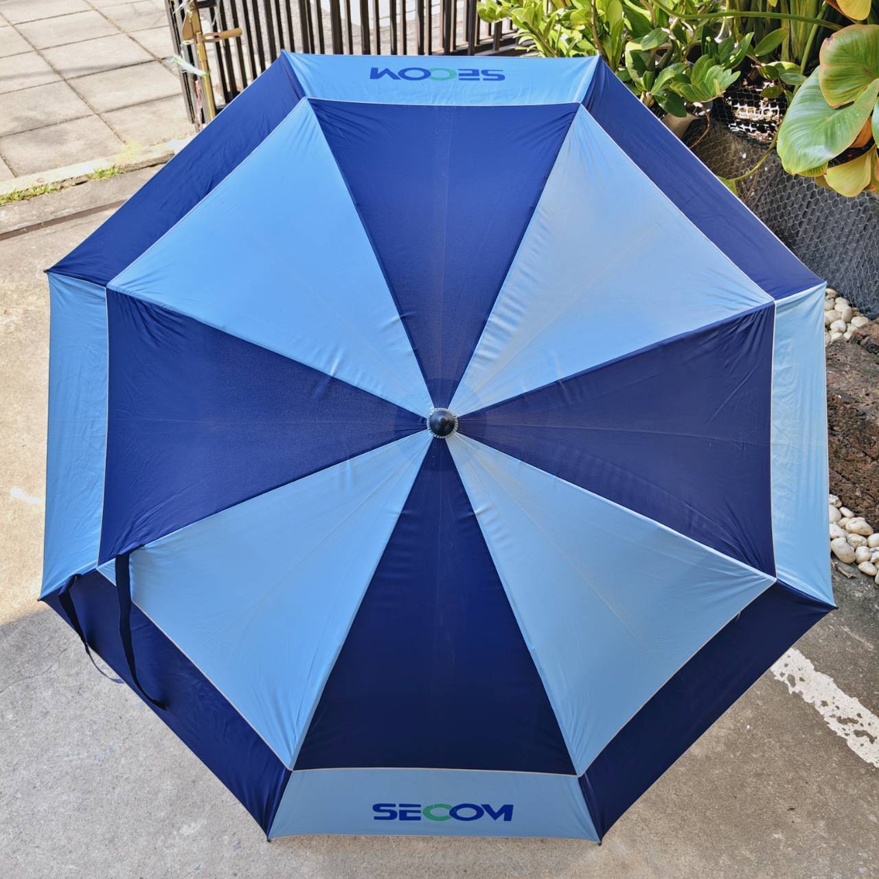 ร่มกอล์ฟ SECOM สองชั้น – เคลือบกัน UV อย่างดี ⛳ ของดีมือสอง สภาพสวยมาก ใครหาอยู่ห้ามพลาด!