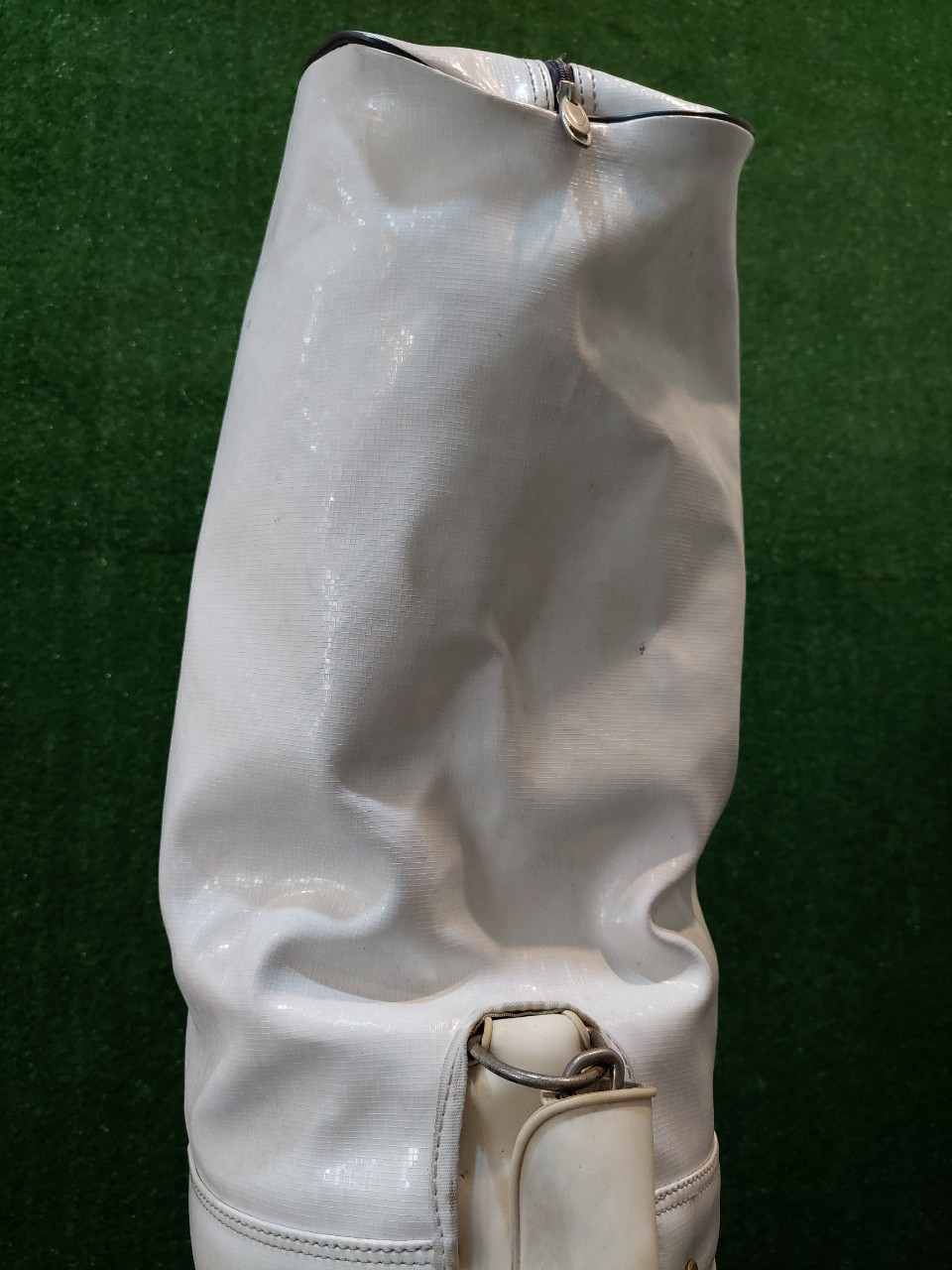 ถุงกอล์ฟสีขาว ติดอาร์ม วิสวะ สวยเดิมๆทั้งถุงครับ เท่มาก