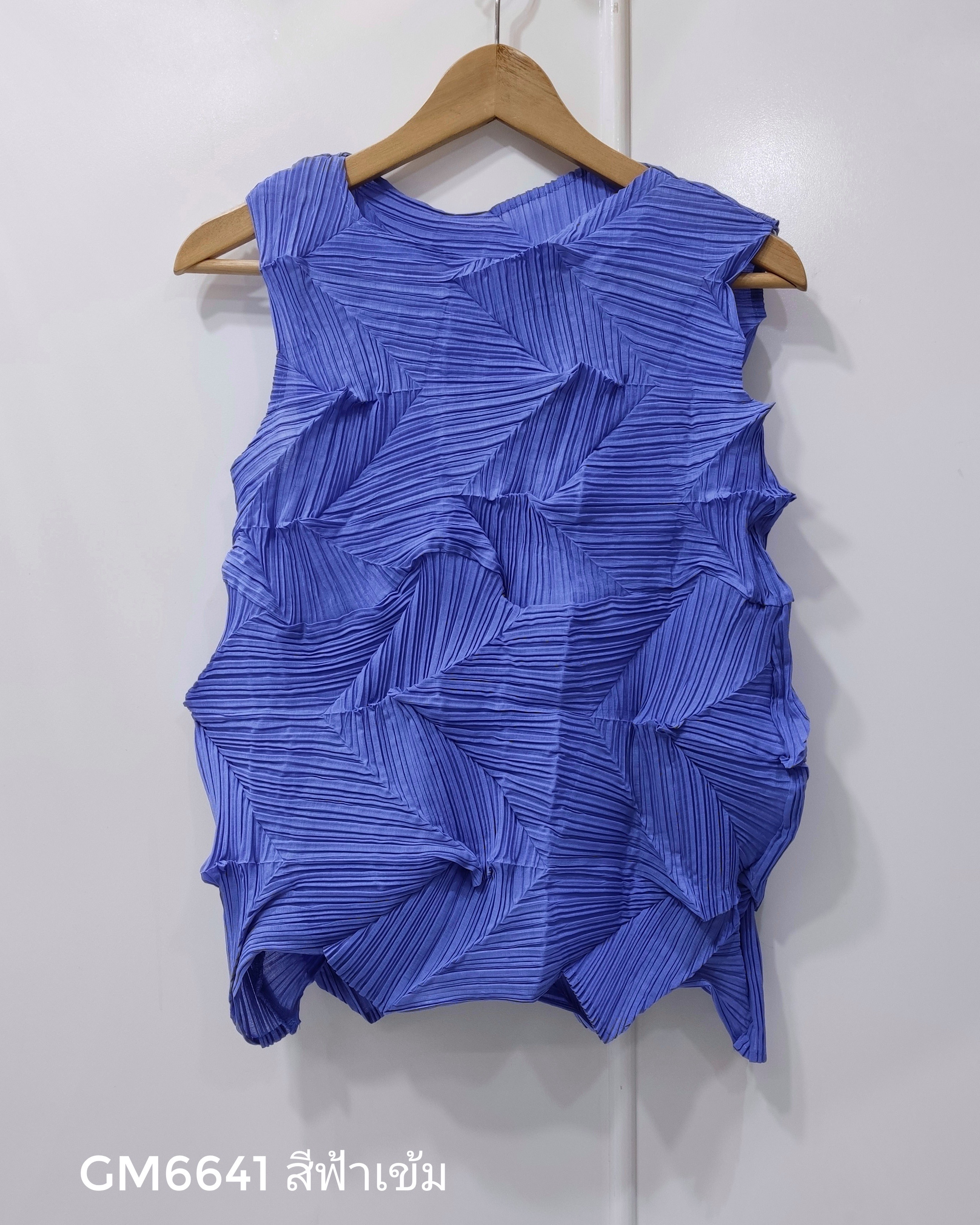 อกถึง 40 นิ้ว 2MUAY รุ่น GM6641 เสื้ออัดพลีท SLEEVELESS ZIG ZAG PLEATED TOP 3 สี FREE SIZE