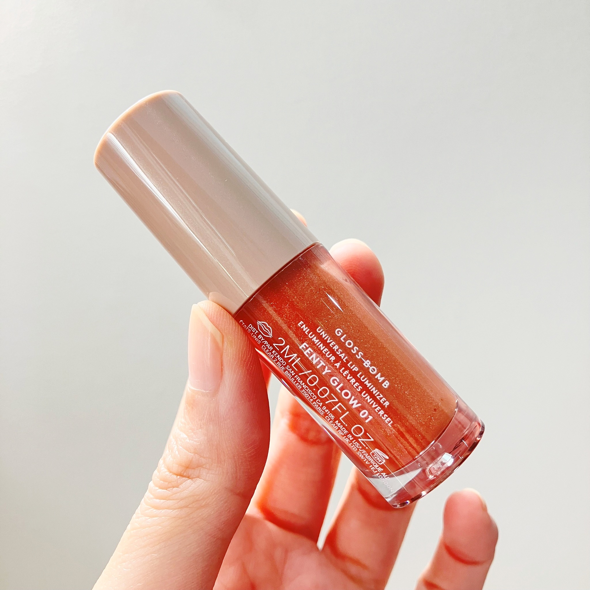 FENTY BEAUTY Gloss Bomb Universal Lip Luminizer ขนาดทดลอง 2ml ลิปกลอส