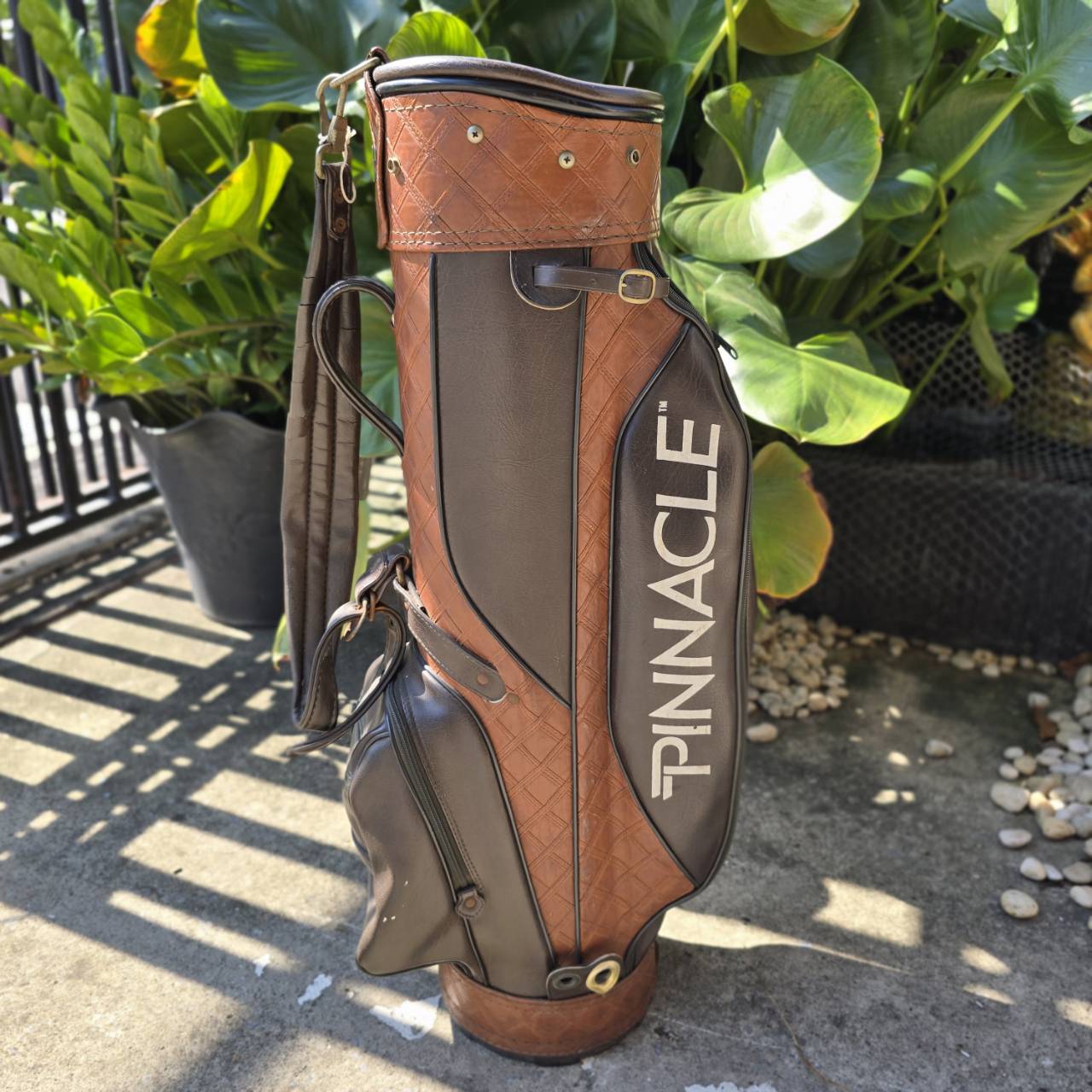 ** ไม่มี COVER ** ถุงกอล์ฟ PINNACLE หนังแท้อย่างดี หนังถัก สไตล์วินเทจ สวยมากค่ะ