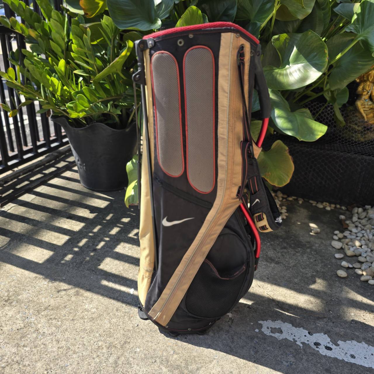 ** ไม่มี COVER ** ถุงกอล์ฟ NIKE ของแท้ มือสอง แบบขาตั้ง มีสายสะพายเป้