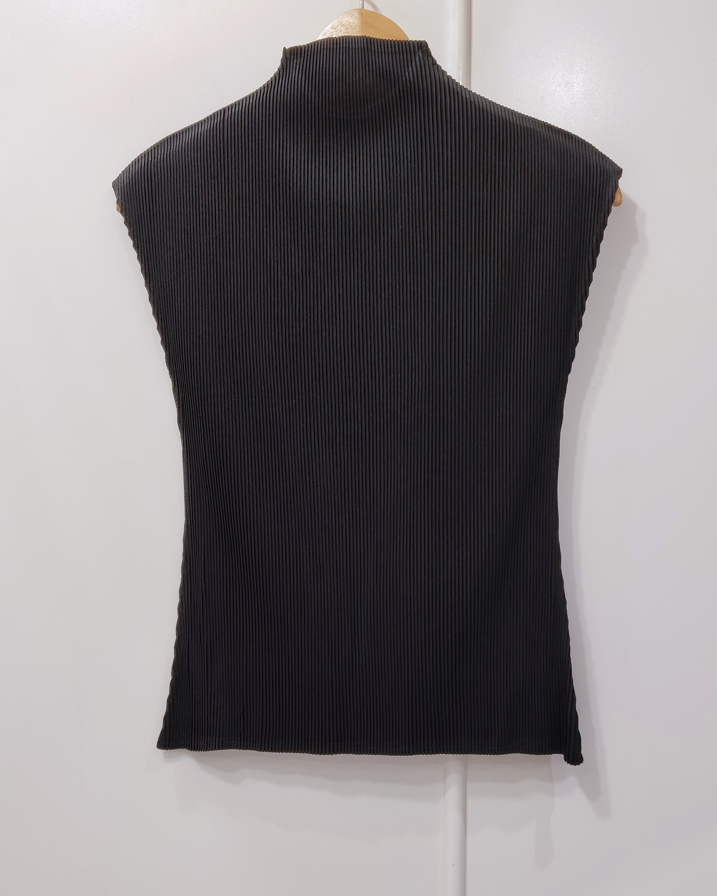 2MUAY รุ่น GM13010 / GM7023 HIGH NECK CAP SLEEVE PLEATED SET สีดำ FREE SIZE