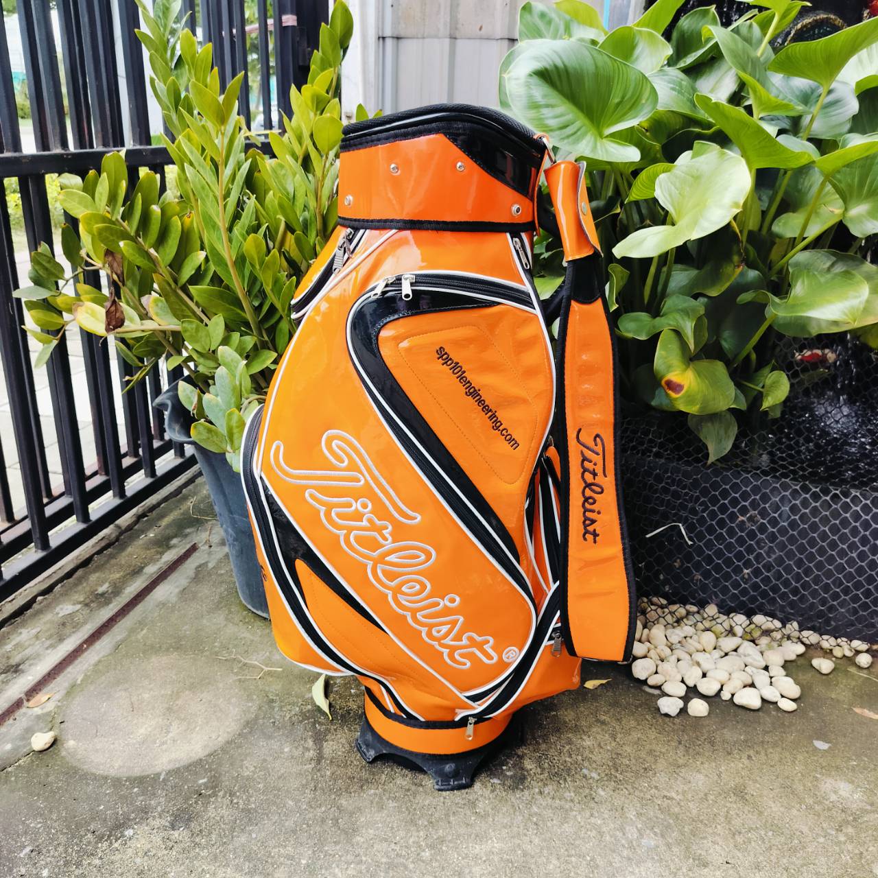 ** มีโลโก้สถาบัน ** ถุงกอล์ฟ titleist หนังแก้ว ถุง TOUR ใบใหญ่ สภาพสวย วัสดุดีมากค่ะ มีโลโก้สถาบันด้านหน้า
