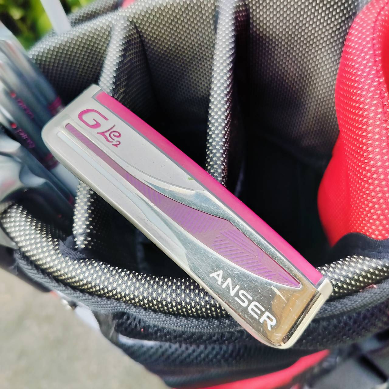 ไม้กอล์ฟสำหรับผู้หญิงครบชุด PING GLE2 LADY สุดยอดเทคโนโลยีของ PING ไม่แพ้ ซีรี่ย์ G ของผู้ชาย ตอบสนองความต้องการของท่านนักกอล์ฟสุภาพสตรี ให้มีความสุขในเกมส์การเล่นกอล์ฟมากยิ่งขึ้น ไม้กอล์ฟพรีเมี่ยมมือสอง ของแท้ By NakaraLuxurious