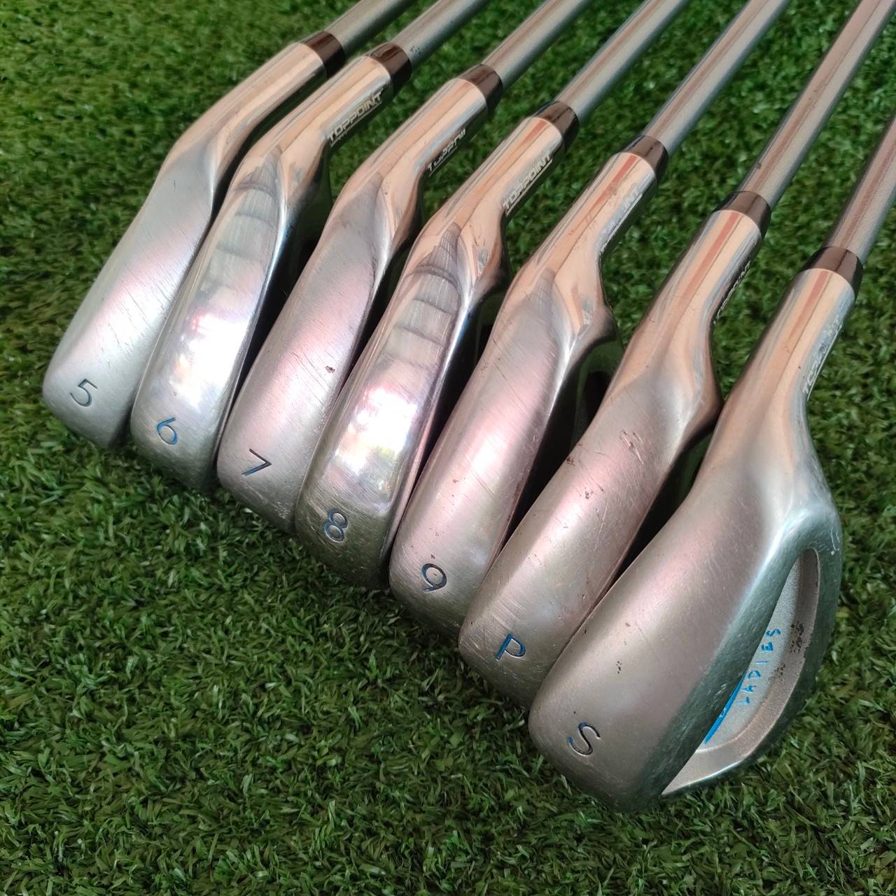 **ไม้กอล์ฟสำหรับผู้หญิง** ชุดเหล็ก TOPPOINT THE CHARGER 45 LADIES มีเหล็ก 5-9 เเละ PW SW ก้าน TOPPOINT CHARGER FLEX L สภาพสวย!! คุณผู้หญิงที่เริ่มตี จะตีง่ายไม่ท้อแท้!! ไม้กอล์ฟมือสอง ของแท้ BY NakaraLuxurious