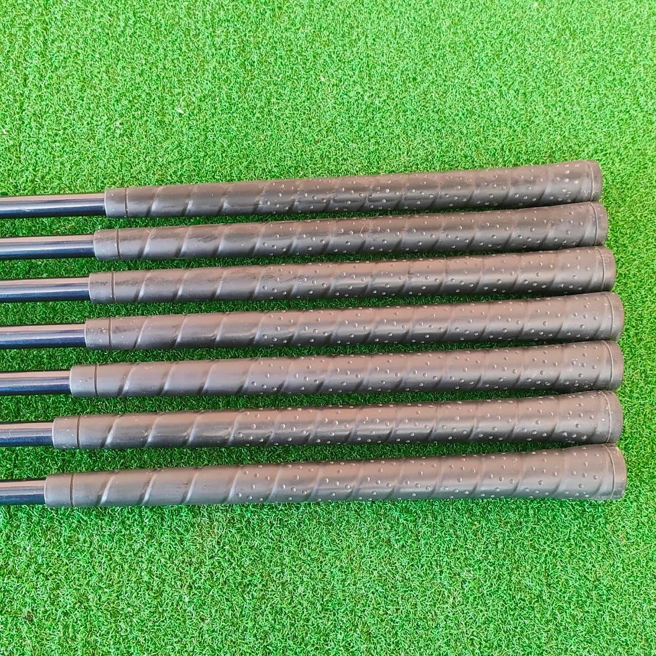 ชุดเหล็ก MACGRAGOR PINEATER-V ใบ CAVITY ตีง่าย ตีไกล ก้านกริพเดิม สวยหมดครับผม มีเหล็ก 5-9 PW SW ก้าน PINEATER-V FLEX R