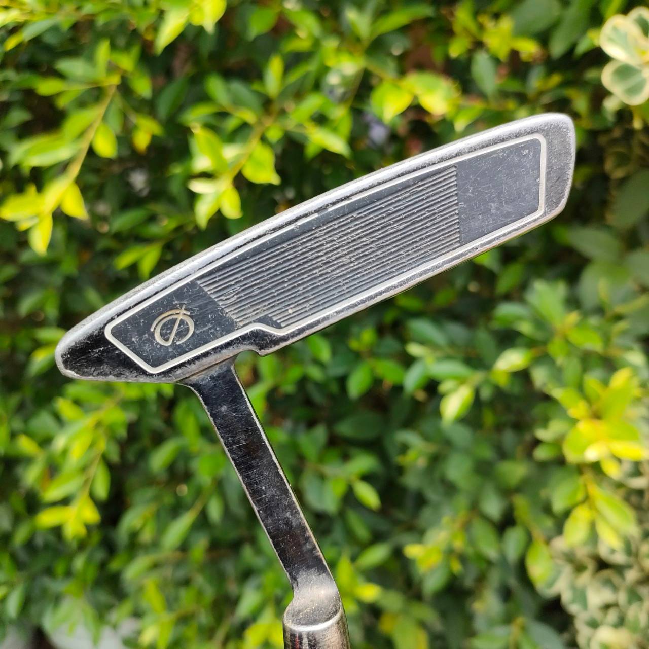 PUTTER TOURSTAGE PHYZ ความยาว 34 นิ้ว รุ่นพรีเมี่ยมญี่ปุ่น ของแบรนด์ TOURSTAGE ครับ หน้าสัมผัสดีมากๆ เกาะไลน์มากๆ ของใหม่แพงมาก แต่ตัวนี้ลอยเยอะ แต่พัตต์ได้ดีเหมือนเดิม ราคาสุดช๊อคไปเลย!!!