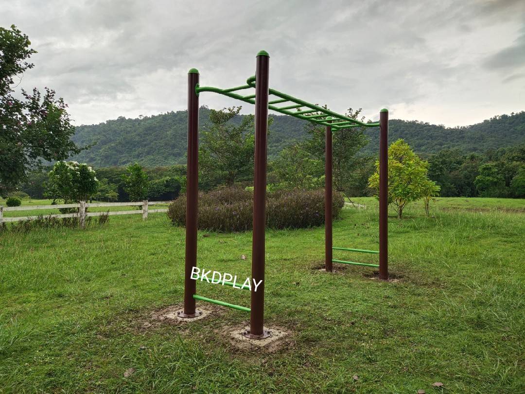 เครื่องออกกำลังกายกลางแจ้ง ชุดอุปกรณ์ บริหารแขน หน้าอก หัวไหล่ แบบบาร์โหน เหนือศรีษะ สำหรับผู้ใหญ่ เด็กโตเล่นได้ ลานกีฬา อเนกประสงค์ สนามกีฬา ผลิตในไทย 10-20 วัน