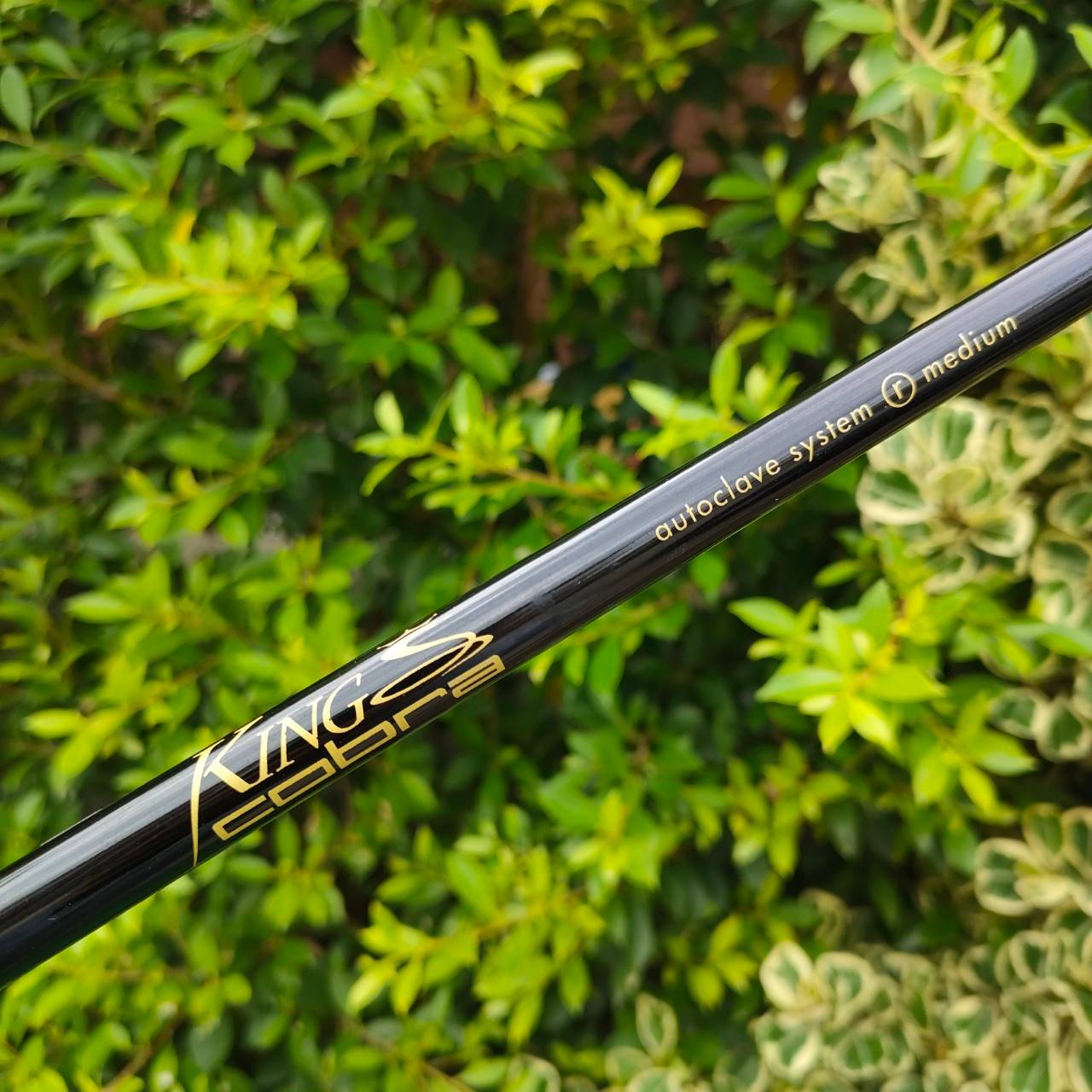 ชุดเหล็ก KING COBRA C-J SPECIAL 001 OVERSIZE มีเหล็ก 3,4,5,6,7,8,9,10 ก้าน KING COBRA FLEX R สภาพสวยเดิมเหล็กครบ COBRA เป็นแบรนด์ที่ตั้งใจผลิต ให้ออกมาตีง่ายมากๆและรุ่นนี้ ใบใหญ่ OVERSIZE ทำให้ตีโดนง่ายมาก ตีสบายๆระยะดี ทิศทางดี สปินดีครับ ราคาก็คุ้มแสนคุ