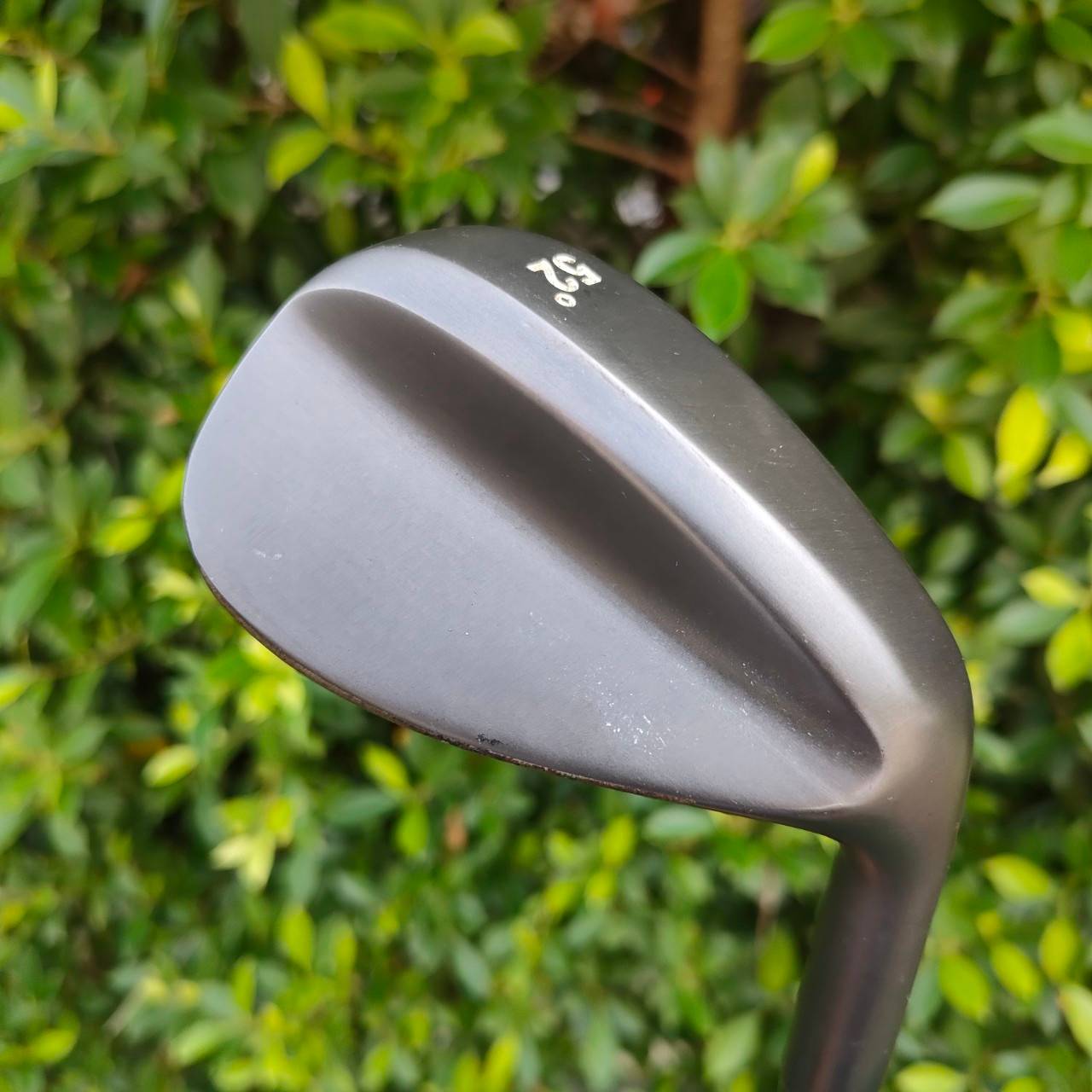 WEDGE CUSTOM ลมดำ องศา 52 ก้าน TRI GOLD FLEX WEDGE GRIP GOLF PRIDE ถือเป็นสุดยอด WEDGE !! ไม้กอล์ฟมือสอง ของแท้ BY NakaraLuxurious