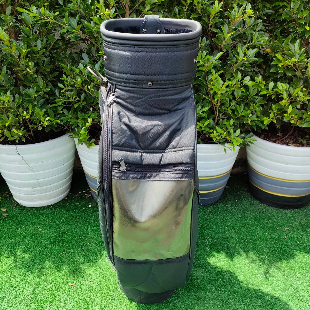 ถุงกอล์ฟมือสอง สภาพเดิมๆ สายมีกำมะหยี่ เวลาสะพายไม่เจ็บ ภายในบุกำมะหยี่อย่างดีครับ
