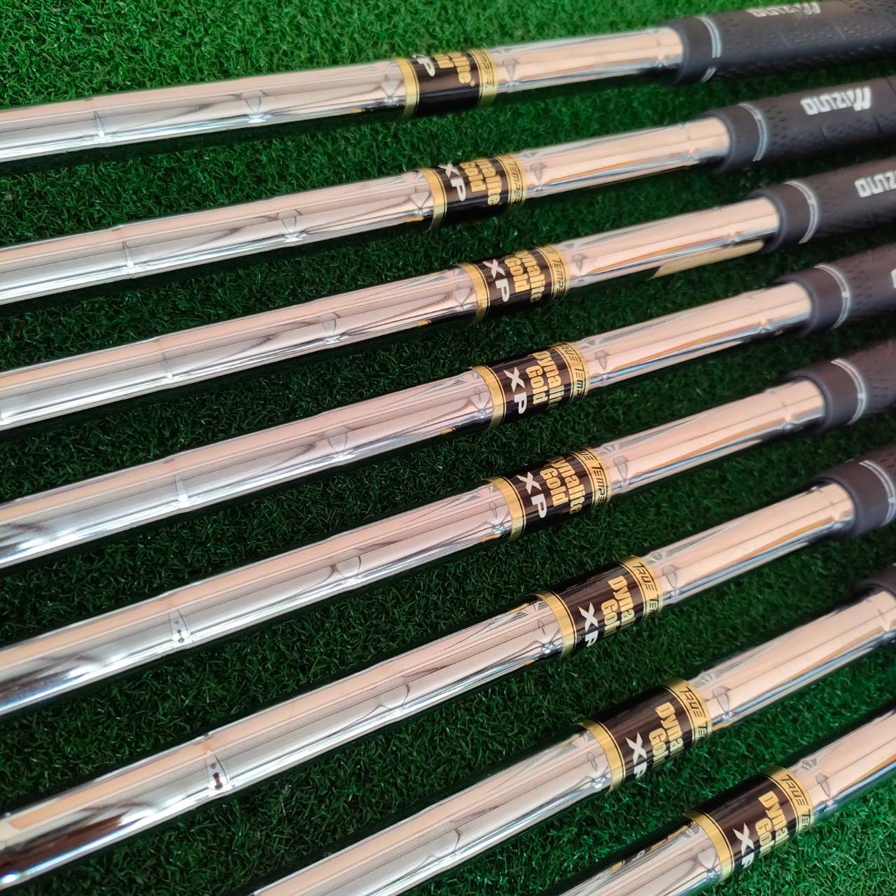 ชุดเหล็ก MIZUNO JPX 800 HD มีเหล็ก 4 - 9 PW GW ได้ 8 ชิ้น ก้าน DYNAMLITE GOLD XP R300 ชุดเหล็กพรีเมี่ยมของ MIZUNO ชุดนี้ตีง่ายมากๆ เหล็ก 4 และ 5 เป็น HYBRID เลยครับ