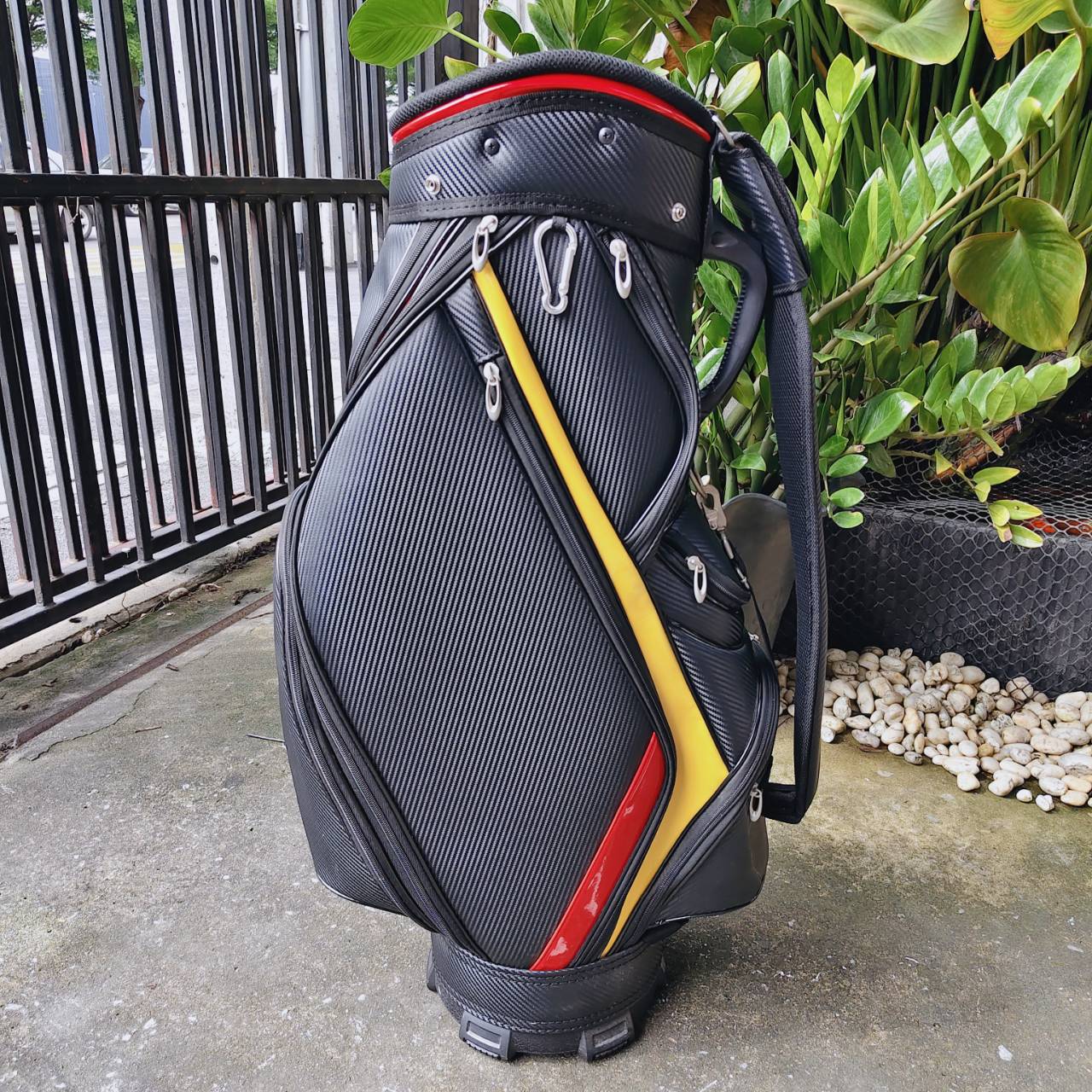 ถุงกอล์ฟ THU มือสอง สวยๆ เป็นถุง TOUR ใส่ของได้จุกๆ ลายของถุง และสี เท่ห์มากๆ