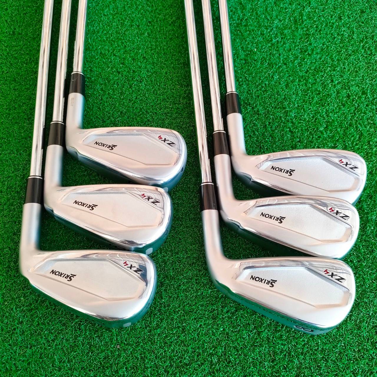 ชุดเหล็ก SRIXON ZX4 มีเหล็ก 5 - 9 เเละ PW ก้าน N.S.PRO ZELOS 8 FLEX S ชดเชยความผิดพลาดอย่างทรงพลัง โครงสร้างแบบ Hollow พร้อมด้วย รูปลักษณ์ที่เพียวบางและมีความโฉบเฉี่ยว