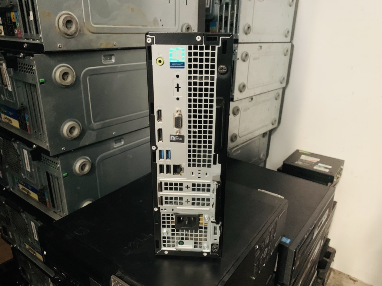 Dell OptiPlex 3070 SFFคอมพิวเตอร์ตั้งโต๊ะ