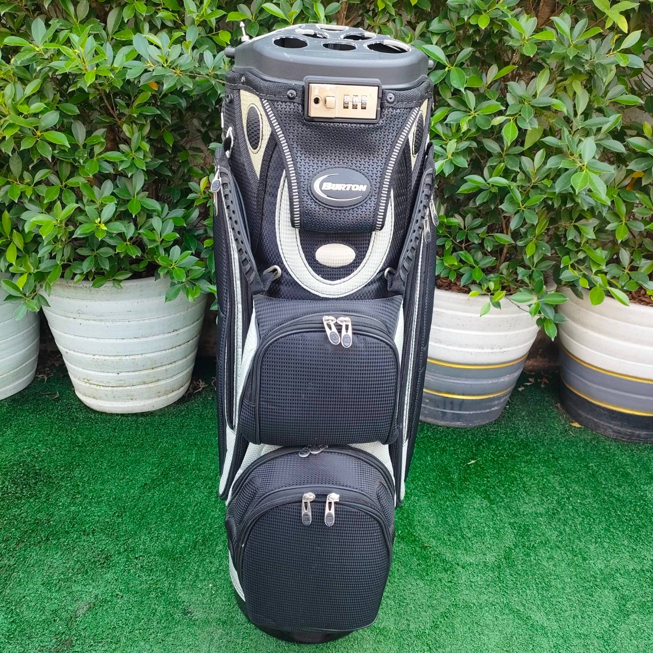 ❤️🔥❤️🔥❤️🔥ลดล้างสต๊อค❤️🔥❤️🔥❤️🔥 ** ถุงกอล์ฟ ของใหม่มือหนึ่ง ตำหนิ ทีช่องเสียบไม้กอล์ฟ มีภาพให้ชมครับ *** . ถุงกอล์ฟ BURTON Club - Lok