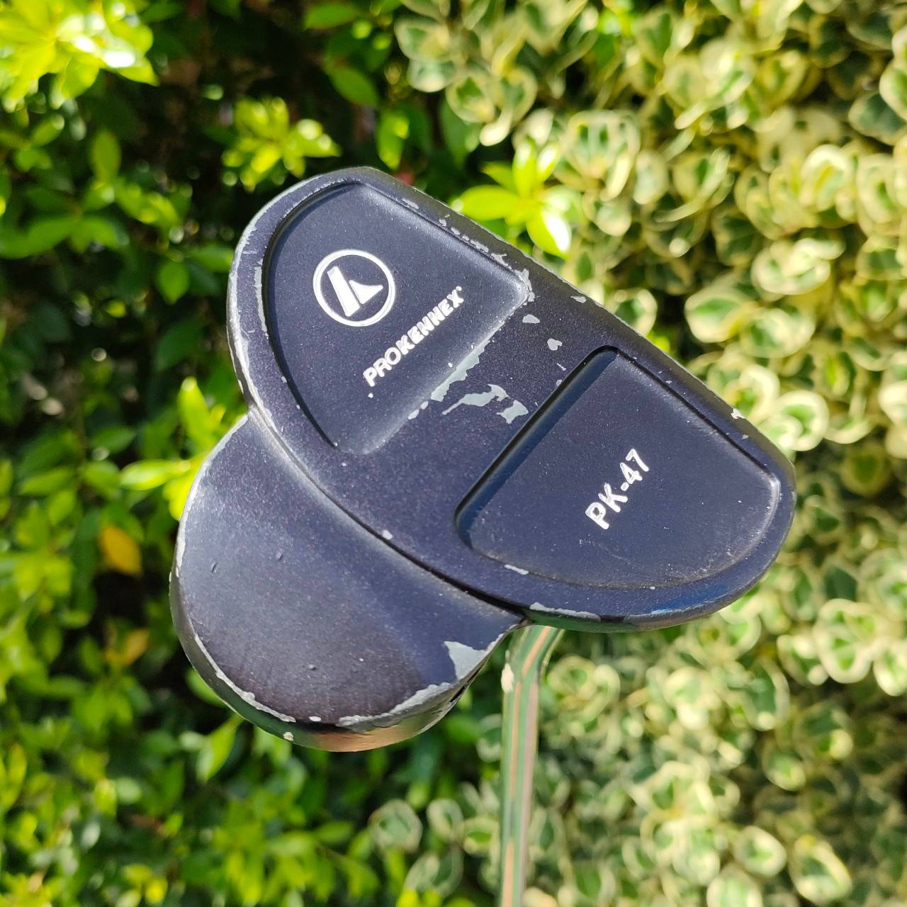 PUTTER PROKENNEX PK-47 ความยาว 34 นิ้ว เป็นแบบสามบอล เล็งง่ายมากกว่า และหน้าก็อินเซิร์ทครับ หน้าดีนะครับตัวนี้ เกาะไลน์หนึบๆเลยครับ