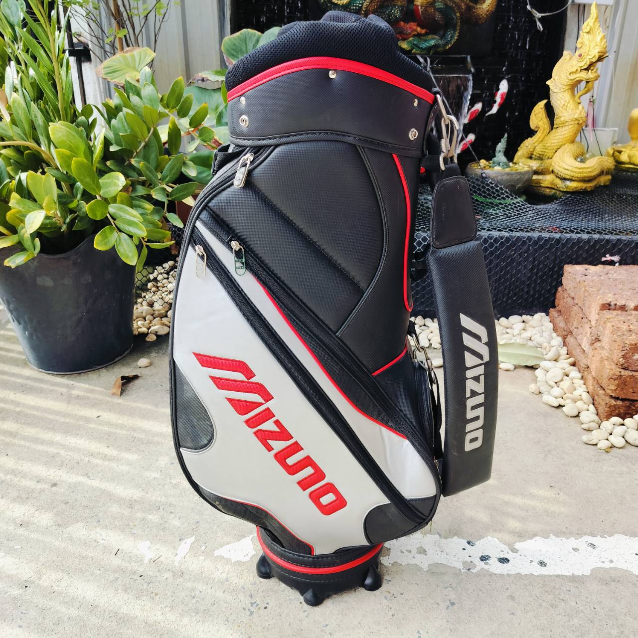 ถุงกอล์ฟ MIZUNO ของแท้ มือสอง สภาพสวยมาก ถุง TOUR ใบใหญ่ แต่น้ำหนักเบา ช่องใส่ของดีมากๆ ถุงกอล์ฟพรีเมี่ยมมือสอง ของแท้ By NakaraLuxuriious