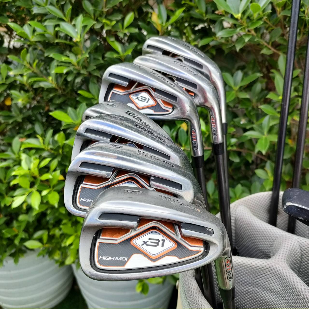 ไม้กอล์ฟครบชุด WILSON มีหัวไม้ครบ 1 , 3 HYBRID ชุดเหล็ก 5 - 9 พร้อม PW PUTTER WILSON ถุงกอล์ฟสวย ช่องเยอะ พร้อมออกรอบได้เลยครับ