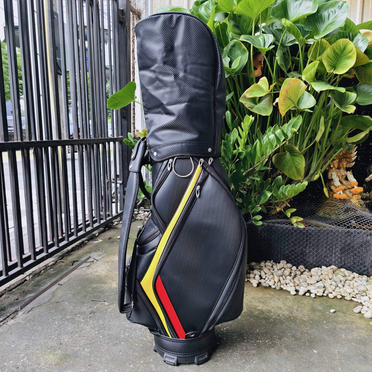 ถุงกอล์ฟ THU มือสอง สวยๆ เป็นถุง TOUR ใส่ของได้จุกๆ ลายของถุง และสี เท่ห์มากๆ