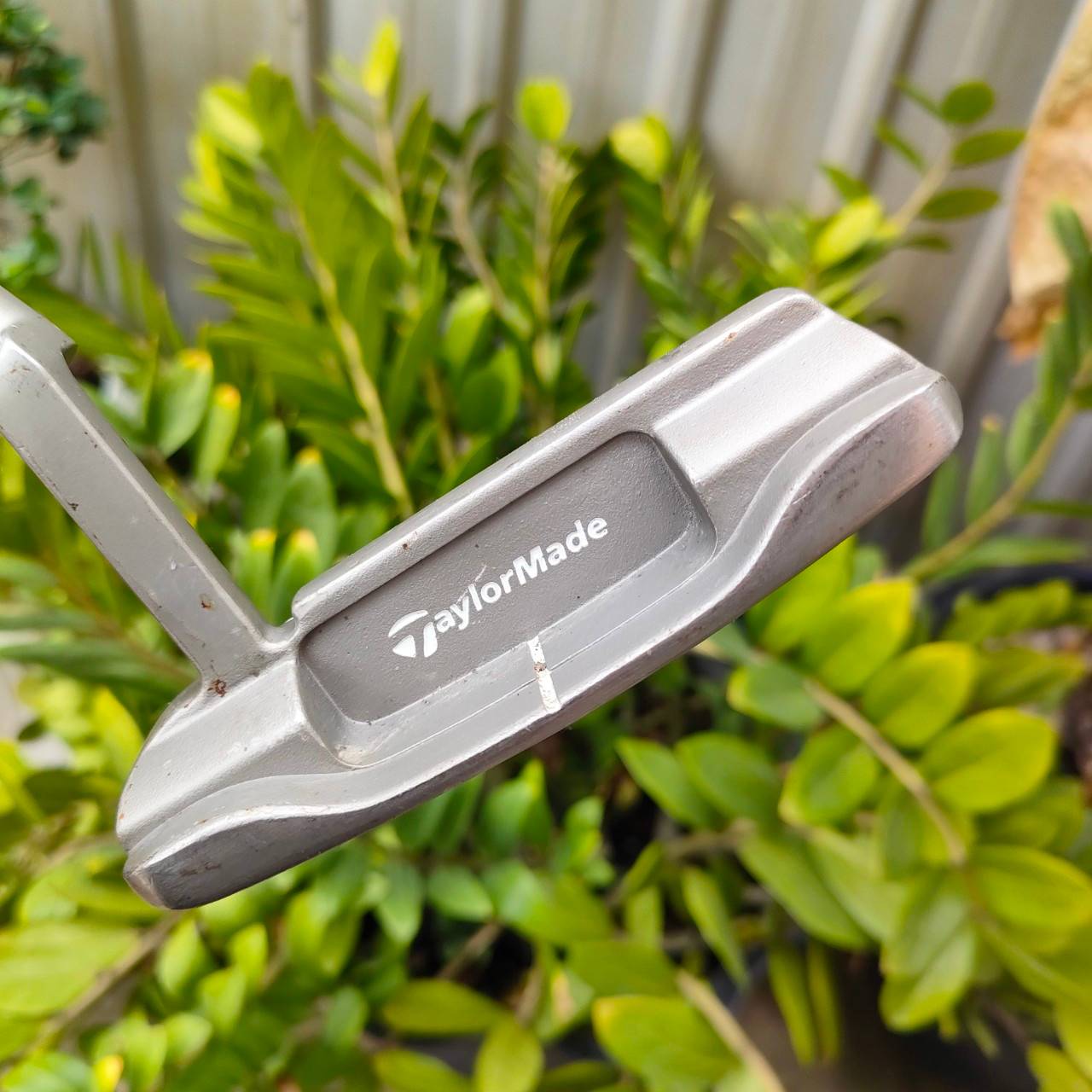 PUTTER TAYLORMADE EST 79 TM-110 ความยาว 33 นิ้ว ***กริฟเสื่อมสภาพ*** อินเสิร์จ Pure Roll เป็นไทเทเนียม เกาะไลน์มากๆ ใช้แล้วเวิร์คมาก ไม้กอล์ฟมือสอง ของแท้ BY NakaraLuxurious