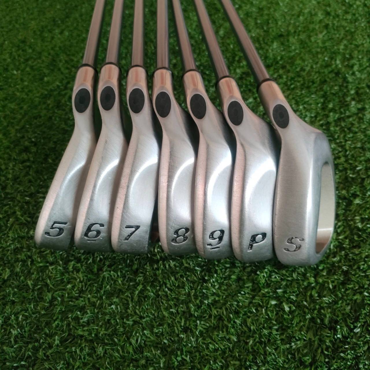 ชุดเหล็ก CALLAWAY BIG BERTHA มีเหล็ก 5-9 PW และ SW ก้าน RCH 90 FLEX R รุ่นสร้างชื่อสุดๆของ Callaway Golf เป็นเหล็กที่ตีง่ายมาก CAVITY ใหญ่ ไม้กอล์ฟมือสอง ของแท้ BY NakaraLuxurious