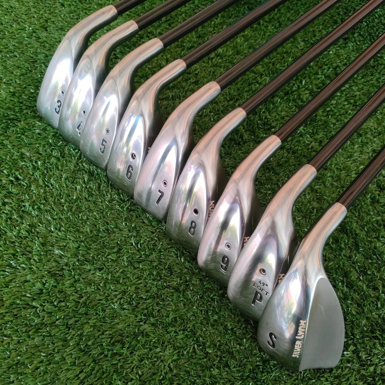 ชุดเหล็ก LYNX SILVER มีเหล็ก 3-9 เเละ PW SW ก้าน LOW TORGQUE FLEX R สุดยอดดีไซน์ ออกแบบให้ตีง่ายจัดๆ กึ่งไฮบริดเลยก็ว่าได้ แต่ยังคงความคม แบบสุดๆและสปินจัดๆของ LYNX ตีไกล ได้ระยะ ตีง่าย เบาสบาย ตกหยุด!!!