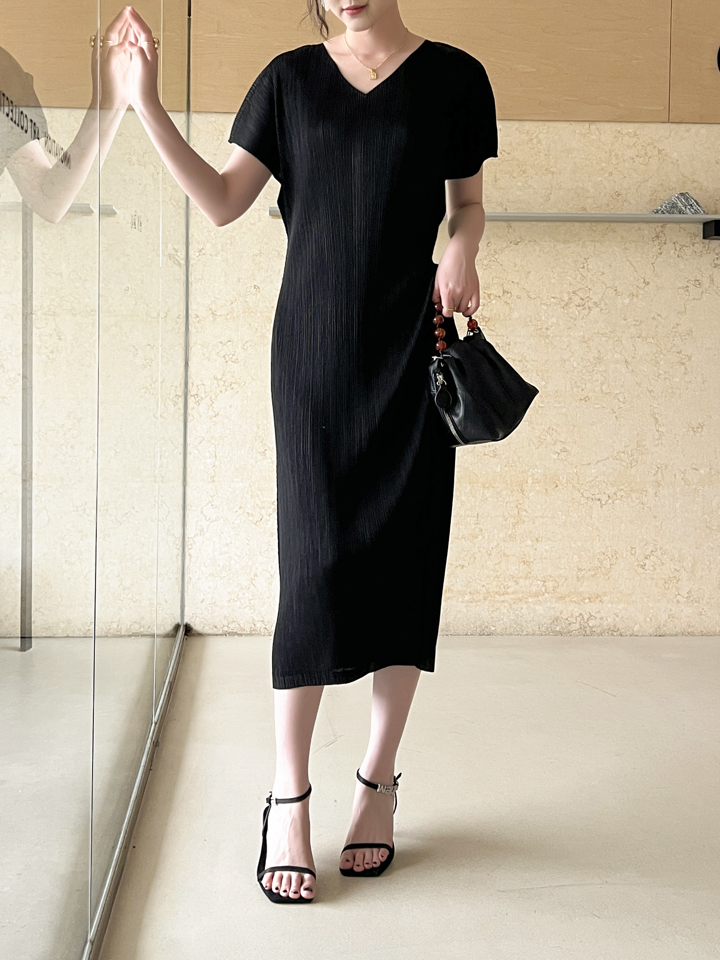 2MUAY รุ่น GJO11251 เดรสอัดพลีท V NECK PLEATED DRESS 2 สี FREE SIZE