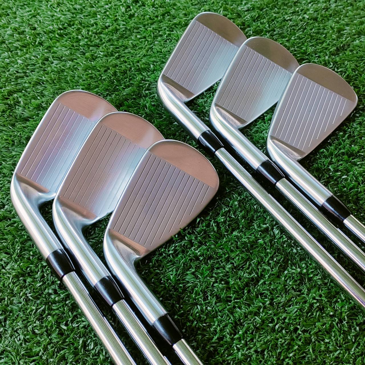 ชุดเหล็ก Titleist AP3 718 จากการพัฒนาชุดเหล็ก AP1 และ AP2 มาผสมผสานเข้าด้วยกัน เพื่อสร้างเหล็กที่ตีไกลที่สุด สร้างความเร็วได้สูงสุดเท่าที่ Titleist เคยมีมา ไม้กอล์ฟพรีเมี่ยมมือสอง ของแท้ By NakaraLuxurious