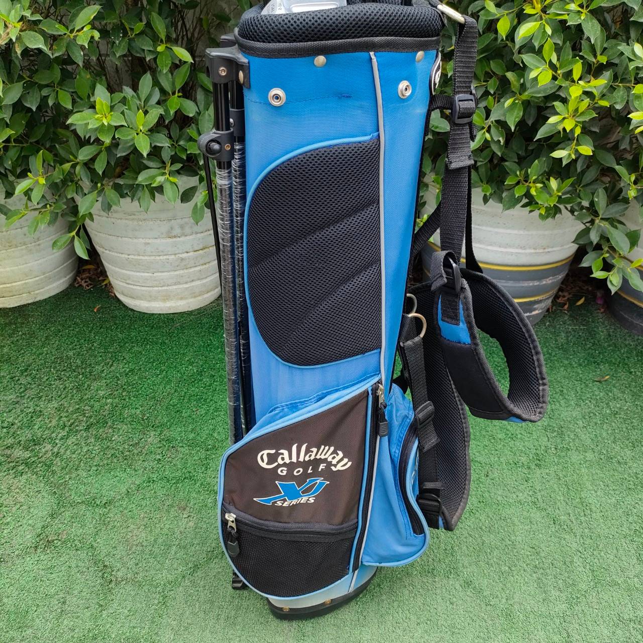 ** ไม้กอล์ฟสำหรับเด็ก ** FULLSET CALLAWAY GOLF ทั้งชุดประกอบด้วย หัวไม้ เเละ FAIRWAY ชุดเหล็ก CALLAWAY XJ SERIES มีเหล็ก 5,7,9 ความยาวของเหล็ก 7 **34 นิ้ว ** PUTTER ODYSSEY WEDGE องศา 60 พร้อม ถุงกอล์ฟ CALLAWAY