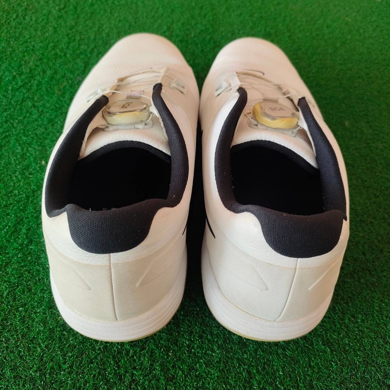 รองเท้ากอล์ฟ NIKE LUNARLON มือสอง ปุ่มหมุน BOA ใส่เข้าออกได้อย่างสะดวก ขนาดไชส์ US10W UK9 EUR44 CM 28 สภาพใหม่มาก!! มือสอง ของแท้ BY NakaraLuxurious