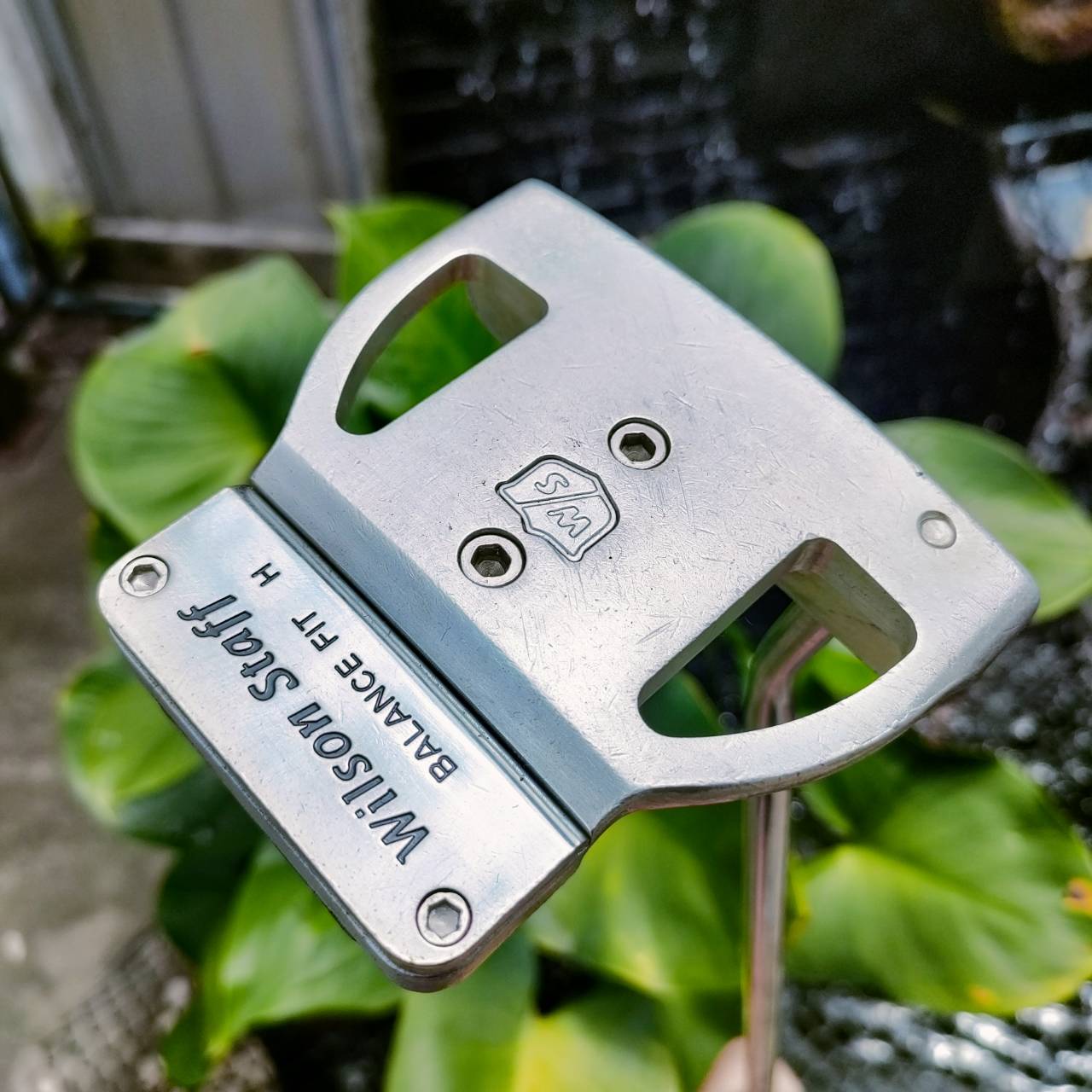 PUTTER Wilson Staff Kirk Currie IV ความยาว 34 นิ้ว STAFF ตัวนี้สุดพรีเมี่ยม ชดเชยความผิดพลาดสูงมากๆๆ พัตต์นิ่งมาก ตรง เล็งง่าย หน้า MILLED เกาะไลน์แบบสุดๆ ครบเครื่อง ไม้กอล์ฟพรีเมี่ยมมือสอง ของแท้ By NakaraLuxurious