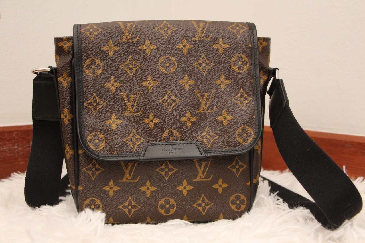 มือสอง Louis Vuitton Bass Marcassar Monogram PM กระเป๋าสะพายผู้ชายทรง Messenger ใบเล็ก